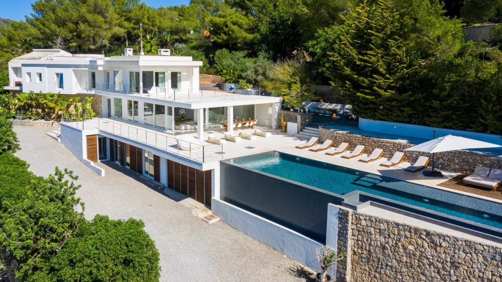 Luxury hilltop holiday villa in Ibiza